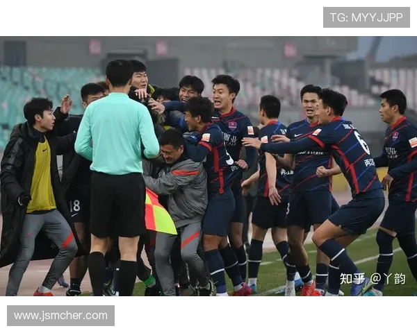 重庆足球队荣登足球意识排行榜第一名引发热议与关注